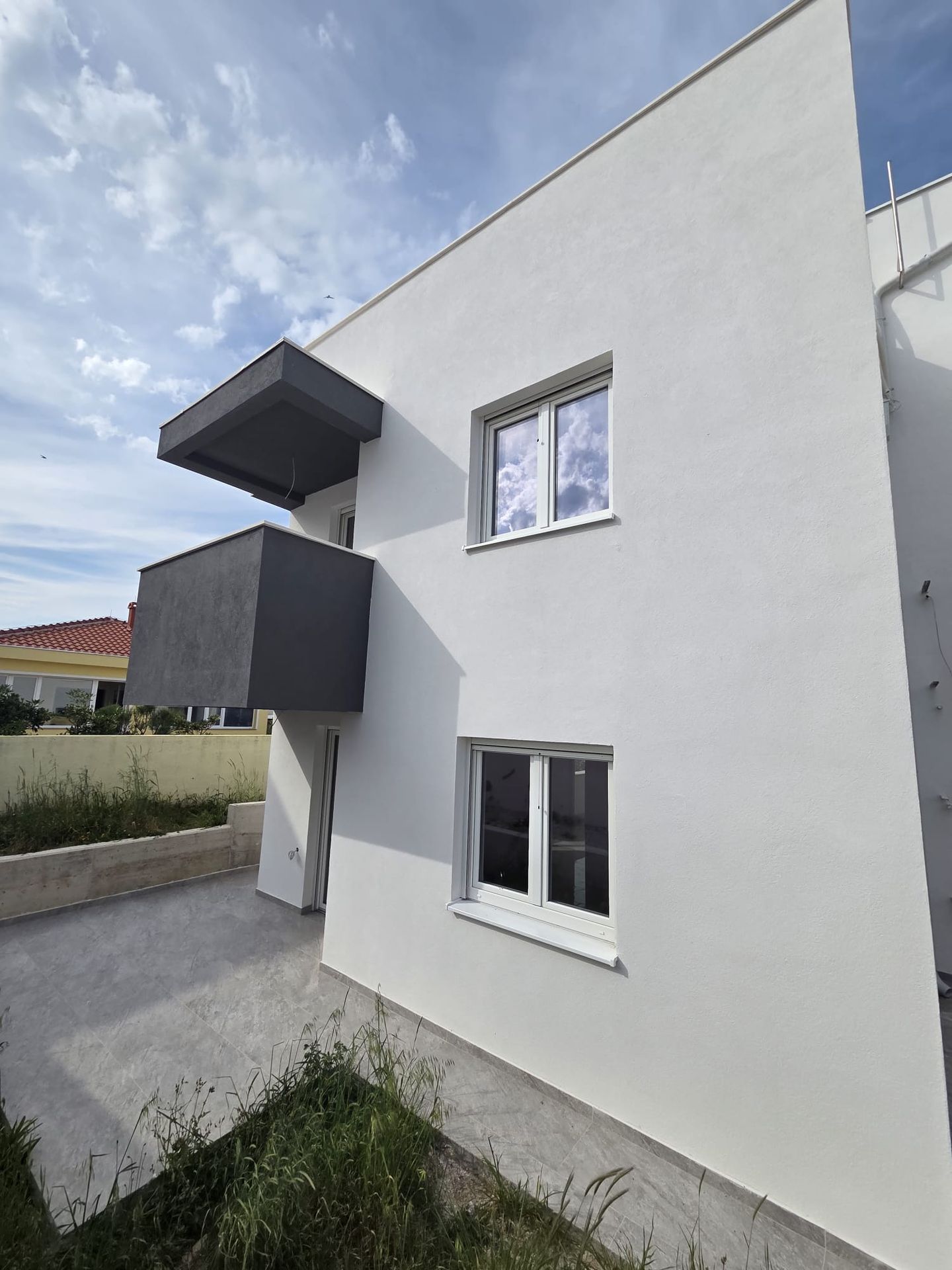 Ground-floor apartment with private stone terrace